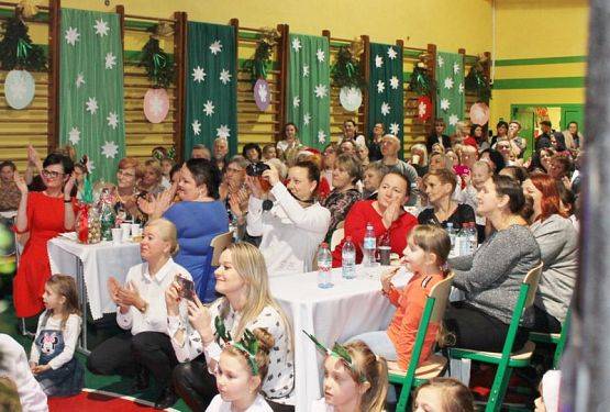  Grafika #1: KIERMASZ MIKOŁAJKOWY 2019