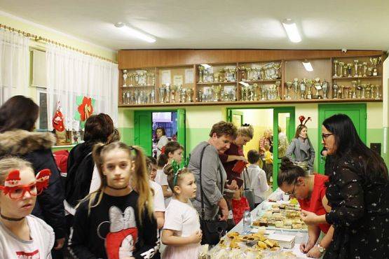  Grafika #39: KIERMASZ MIKOŁAJKOWY 2019