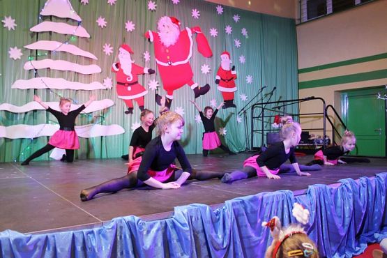  Grafika #6: KIERMASZ MIKOŁAJKOWY 2019