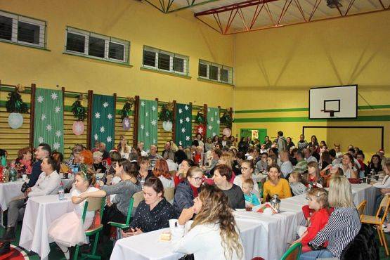  Grafika #4: KIERMASZ MIKOŁAJKOWY 2019