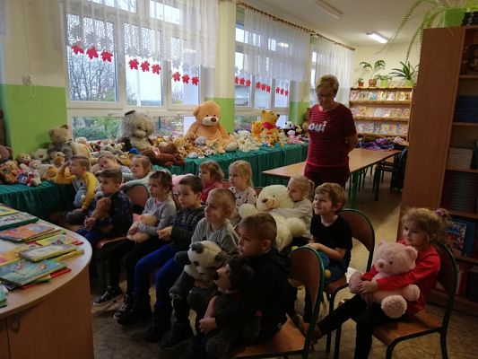  Grafika #6: Światowy Dzień Pluszowego Misia