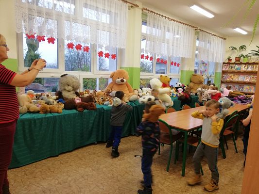  Grafika #8: Światowy Dzień Pluszowego Misia