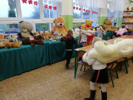  Grafika #9: Światowy Dzień Pluszowego Misia