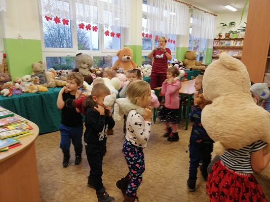  Grafika #11: Światowy Dzień Pluszowego Misia