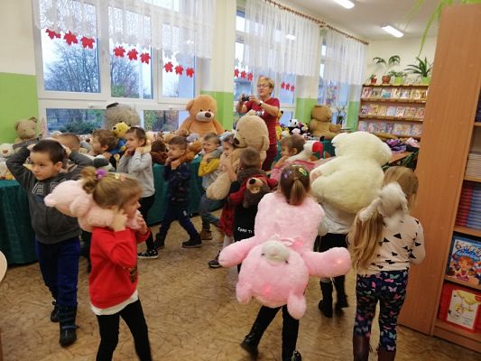  Grafika #12: Światowy Dzień Pluszowego Misia