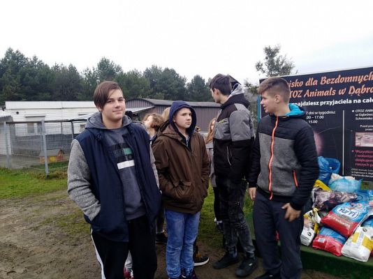  Grafika #1: Wizyta wolontariuszy w lęborskiej noclegowni i schronisku dla zwierząt.