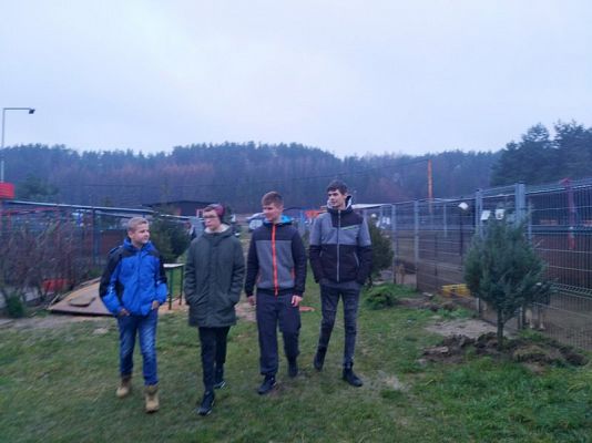  Grafika #8: Wizyta wolontariuszy w lęborskiej noclegowni i schronisku dla zwierząt.