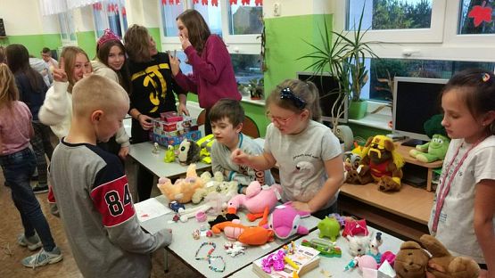  Grafika #6: Pchli targ