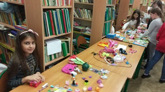  Grafika #1: Pchli targ