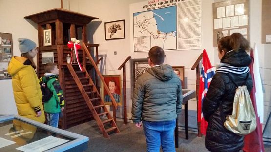  Grafika #4: Kółko historyczne - pamięta o zmarłych.