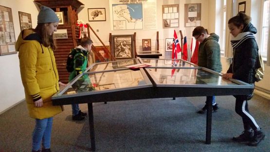  Grafika #7: Kółko historyczne - pamięta o zmarłych.