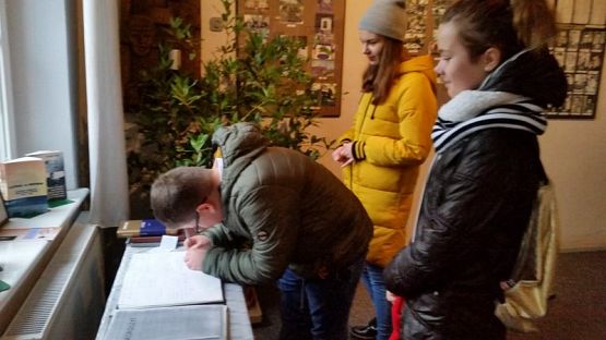  Grafika #2: Kółko historyczne - pamięta o zmarłych.