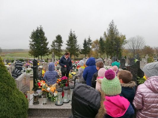  Grafika #0: Odwiedzamy zmarłych.