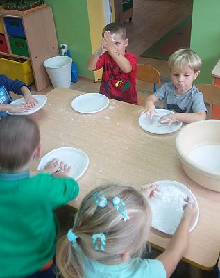  Grafika #12: Zajecia z projektu ,,Wesołe Laboratoria "