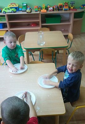  Grafika #24: Zajecia z projektu ,,Wesołe Laboratoria "