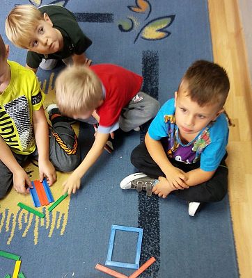  Grafika #1: Zajecia z projektu ,,Wesołe Laboratoria "