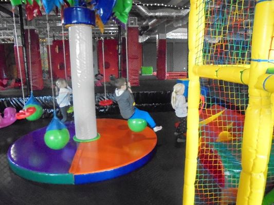  Grafika #1: Zabawy w Madagaskarze