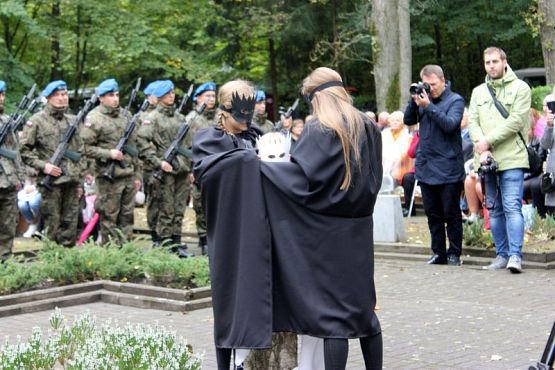  Grafika #13: Uroczystości w Krępie Kaszubskiej