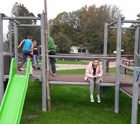  Grafika #24: Pionierka obozowa klas 5-tych