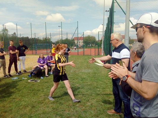  Grafika #2: Plażowa piłka siatkowa