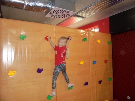  Grafika #14: Przedszkolaki w Madagaskarze