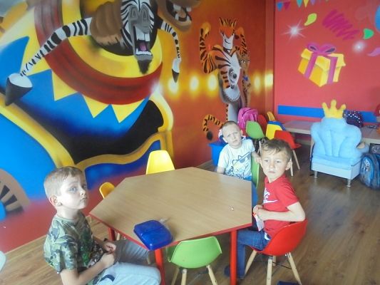  Grafika #6: Przedszkolaki w Madagaskarze