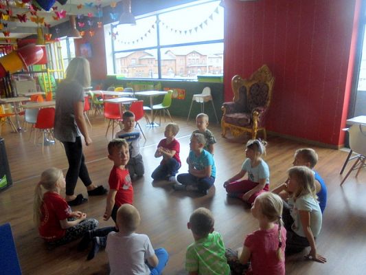  Grafika #32: Przedszkolaki w Madagaskarze