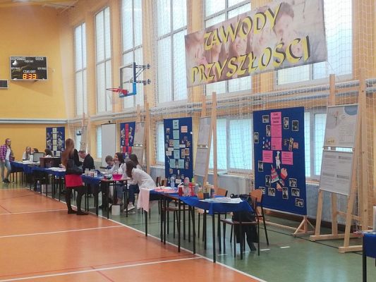  Grafika #1: TARGI EDUKACYJNE