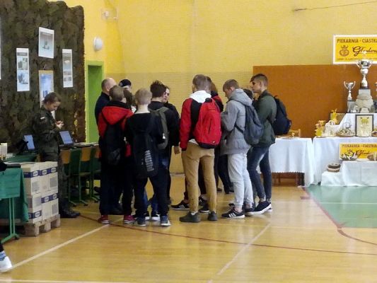  Grafika #9: TARGI EDUKACYJNE