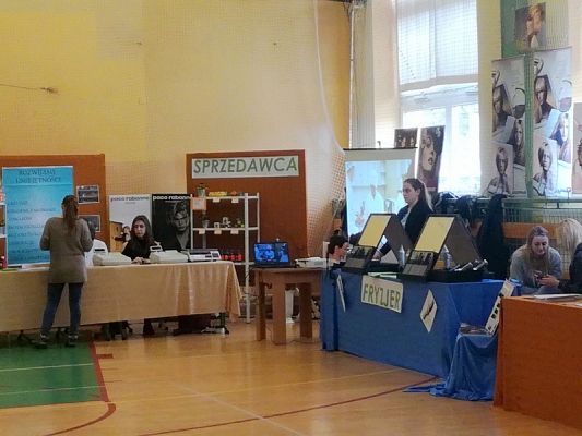  Grafika #10: TARGI EDUKACYJNE