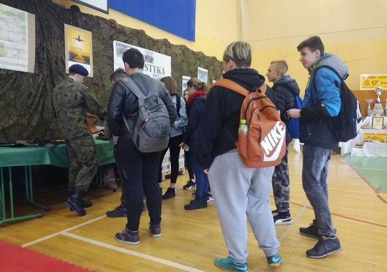  Grafika #12: TARGI EDUKACYJNE