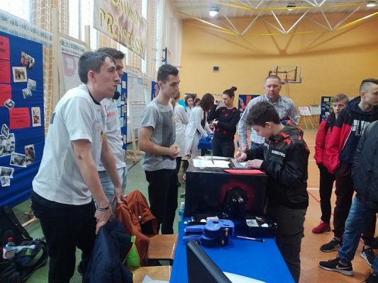  Grafika #2: TARGI EDUKACYJNE