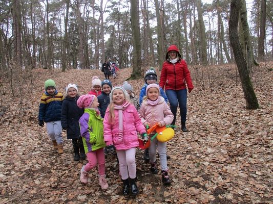  Grafika #1: Starszaki na wycieczce