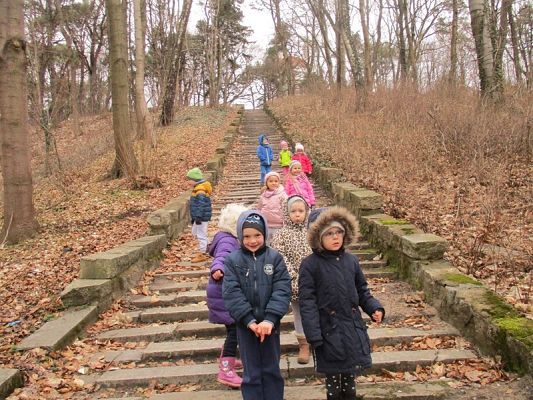  Grafika #4: Starszaki na wycieczce