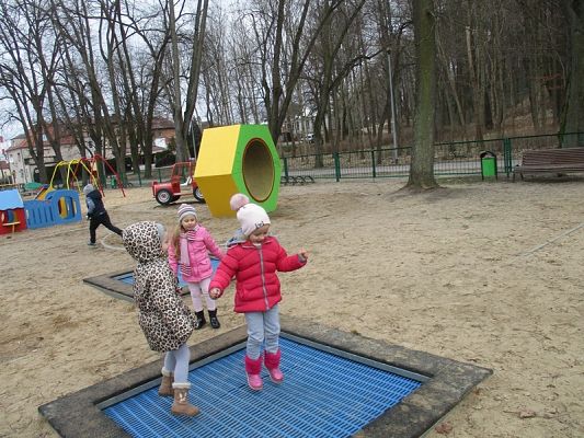  Grafika #12: Starszaki na wycieczce