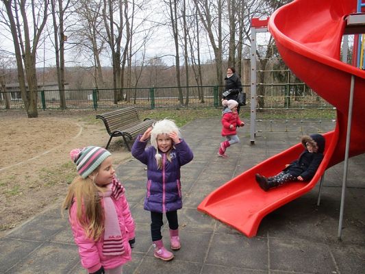  Grafika #11: Starszaki na wycieczce