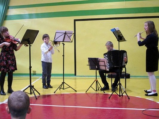  Grafika #10: Koncert muzyczny w szkole