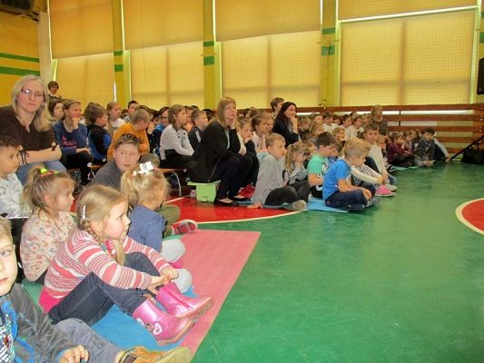  Grafika #16: Koncert muzyczny w szkole