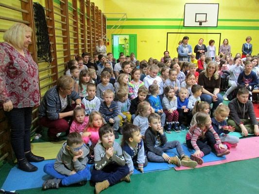  Grafika #18: Koncert muzyczny w szkole