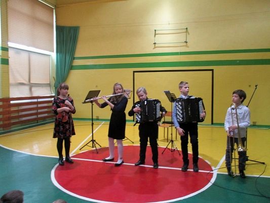  Grafika #17: Koncert muzyczny w szkole