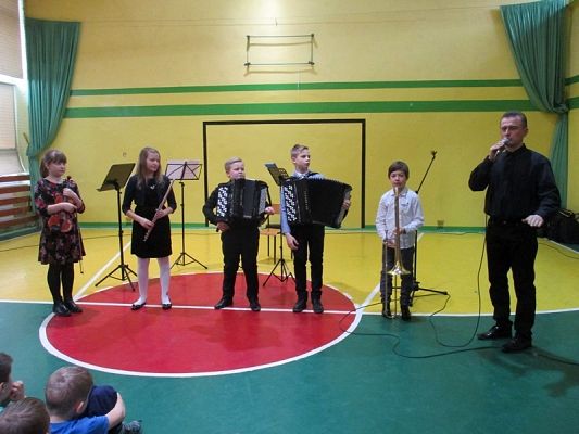  Grafika #19: Koncert muzyczny w szkole