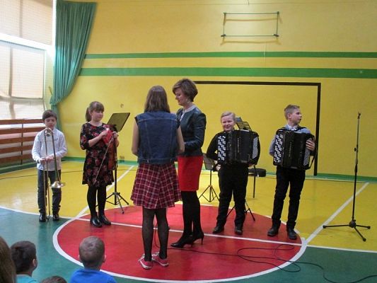  Grafika #25: Koncert muzyczny w szkole