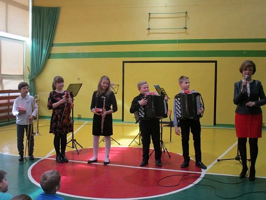  Grafika #26: Koncert muzyczny w szkole