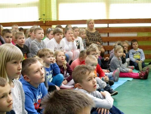  Grafika #5: Koncert muzyczny w szkole