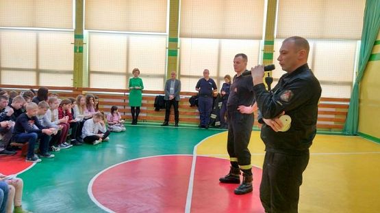  Grafika #2: Spotkanie ze Strażakami i Policją