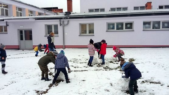  Grafika #1: Zabawy na śniegu