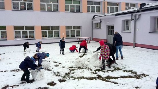  Grafika #4: Zabawy na śniegu