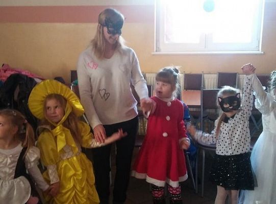  Grafika #2: Bal karnawałowy przedszkolaków