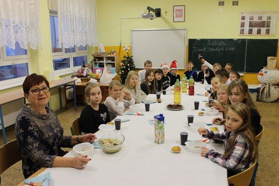  Grafika #5: Wigilie klasowe i Jasełka