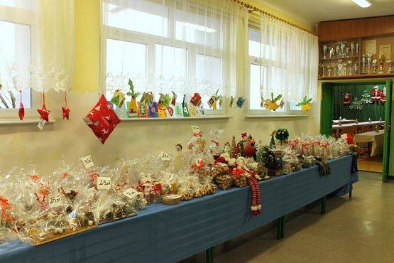  Grafika #10: Kiermasz Mikołajkowy